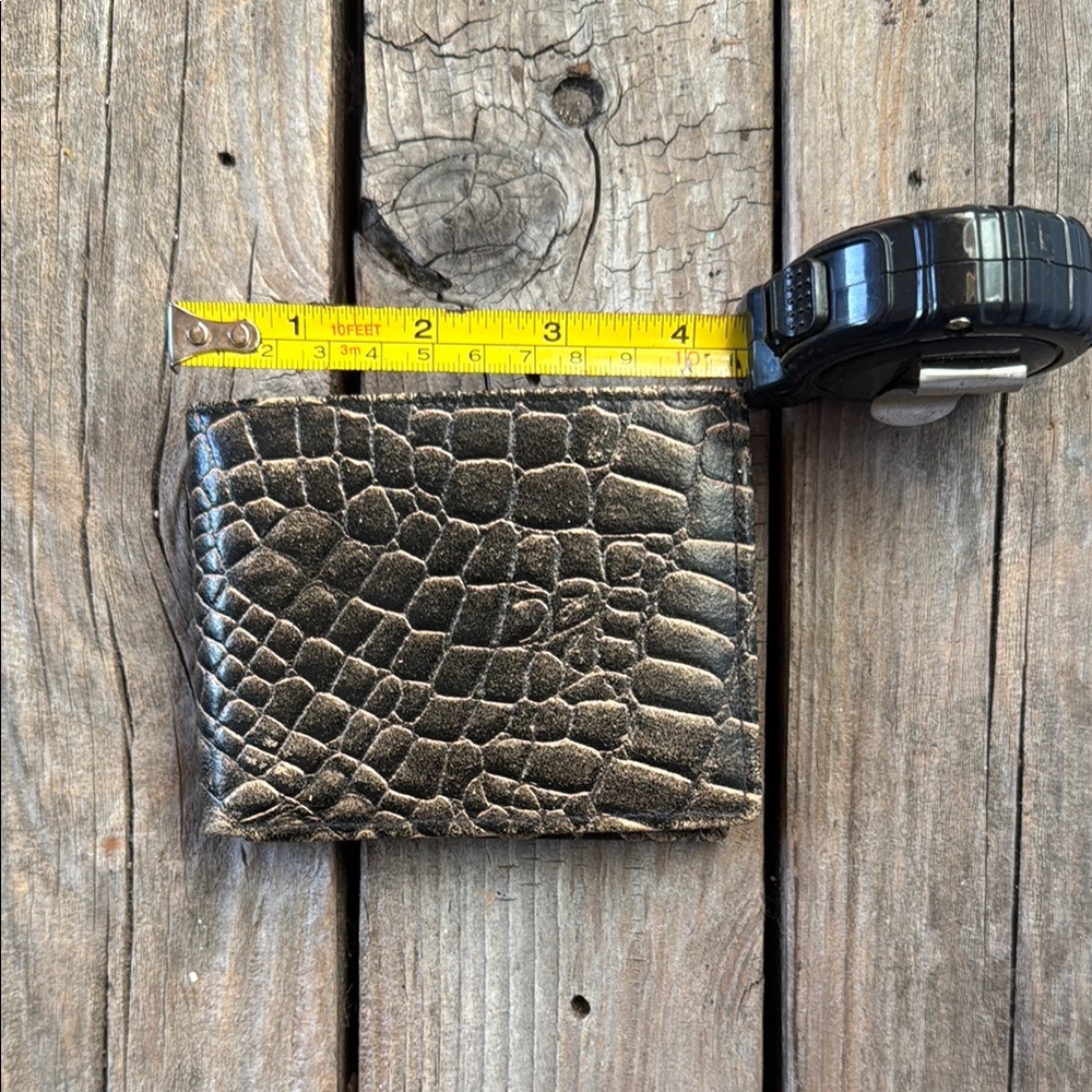 Black Crocodile Embossed Card Holder - Picture 8 of 14